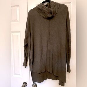 Super Soft & Cozy Jessica Simpson Cowl Neck Tunic - Medium